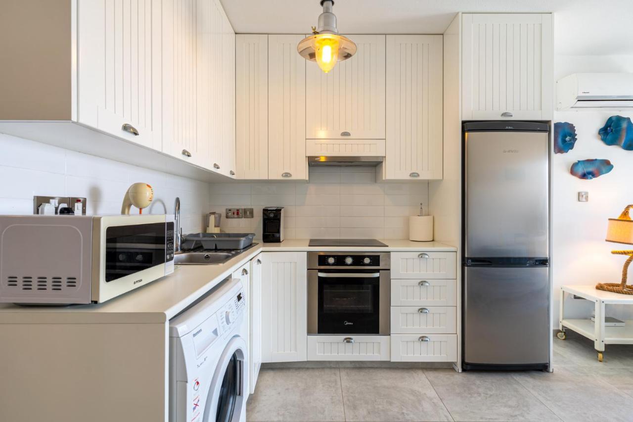 Seawaves 1- Bedroom Apartment Near Meneou Beach Ларнака Екстер'єр фото